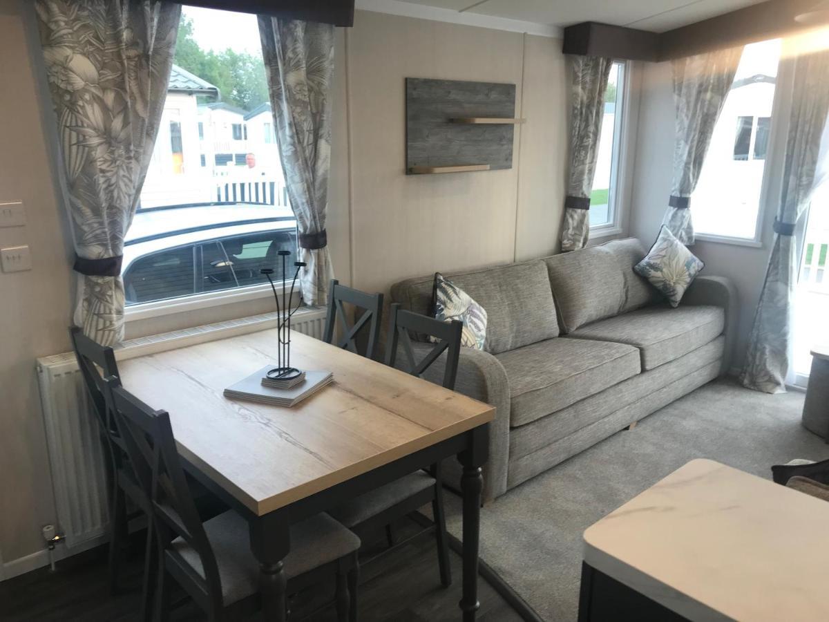 Flamingo Land Private Caravan - No 8 Cedarwood Hotel Kirby Misperton Exterior photo