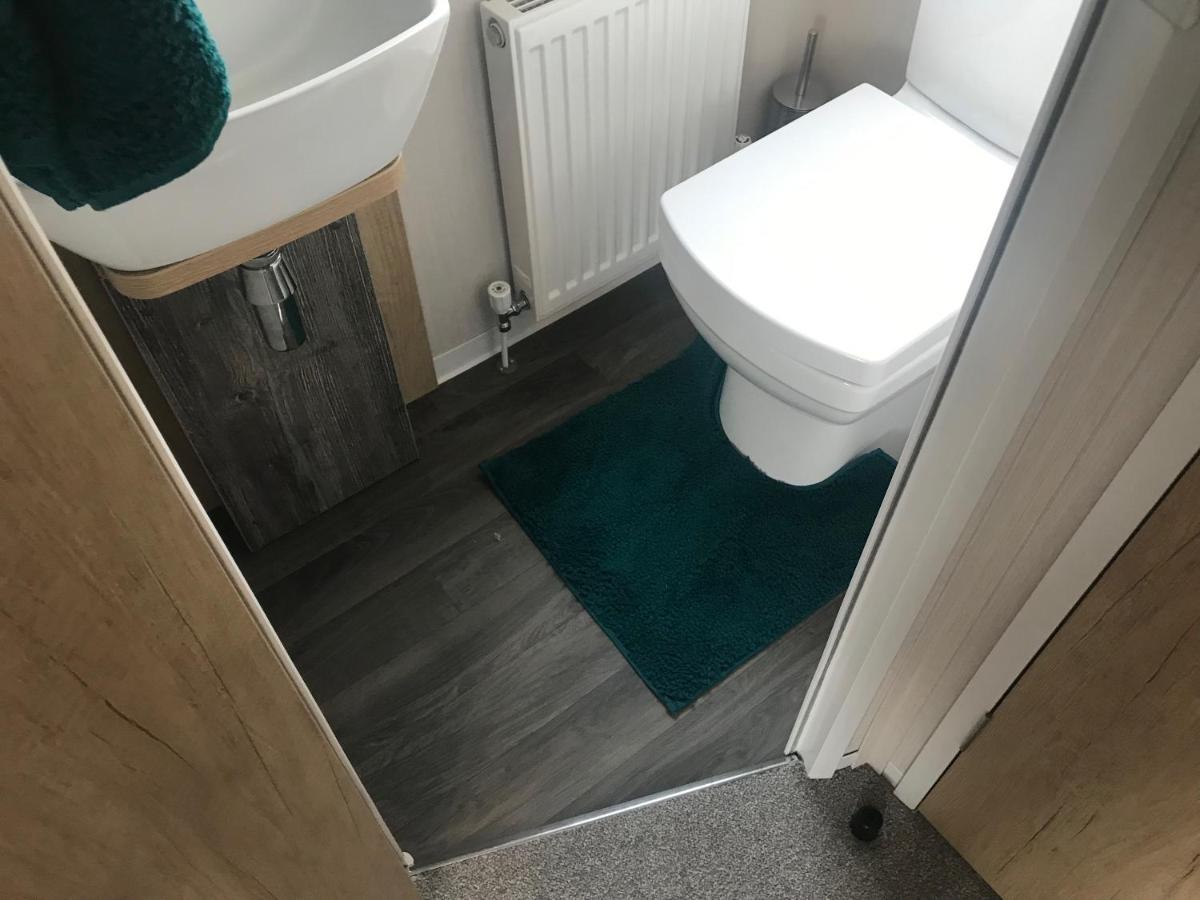 Flamingo Land Private Caravan - No 8 Cedarwood Hotel Kirby Misperton Exterior photo